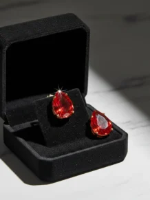 Brinco Gota Pedra Vermelha Folheado em Ouro 18k
