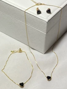 Conjunto Colar Brinco Pulseira Gravatinha Coração Pedra Preta Folheado A Ouro 18k