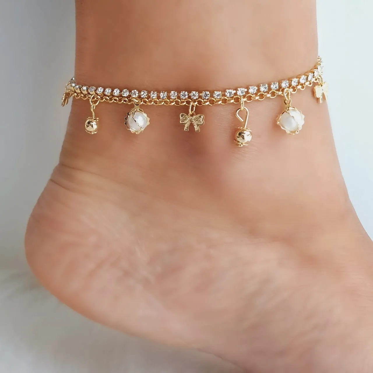 Tornozeleira Dupla com Pingentes de Pérolas e bolinhas Folheado A Ouro 18k - Imagem 2
