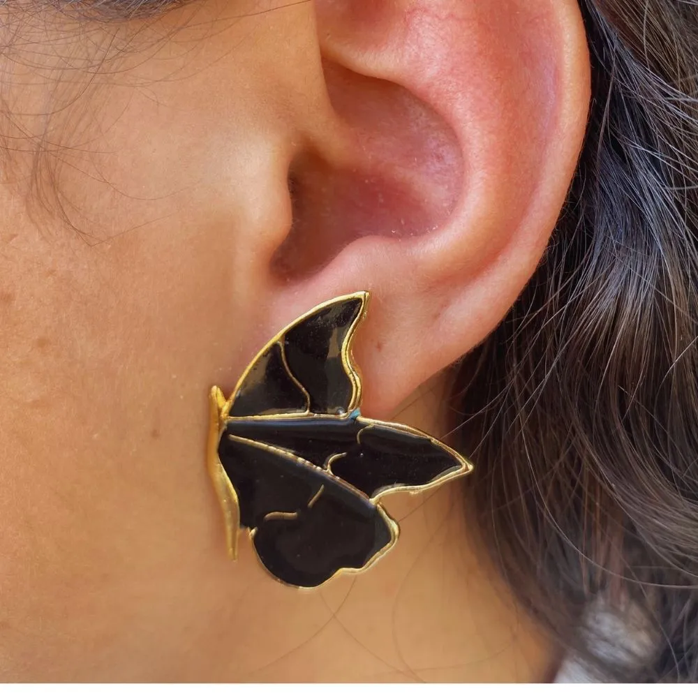 Brinco Borboleta Esmaltada Preta Personalizada Folheado A Ouro 18k - Imagem 3