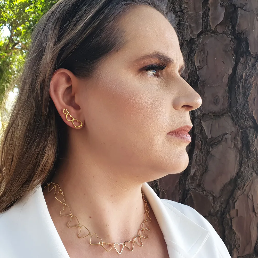Conjunto Choker e Brinco Corações Vazados Folheado a Ouro 18k - Imagem 3