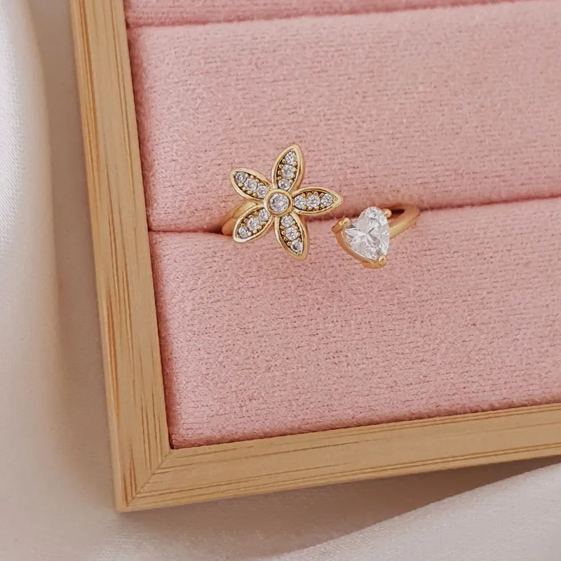 Anel Regulável Detalhe Flor e Coração Zircônia Folheado (Alta fusão)Dourada em Flash Ouro 18k - Imagem 2