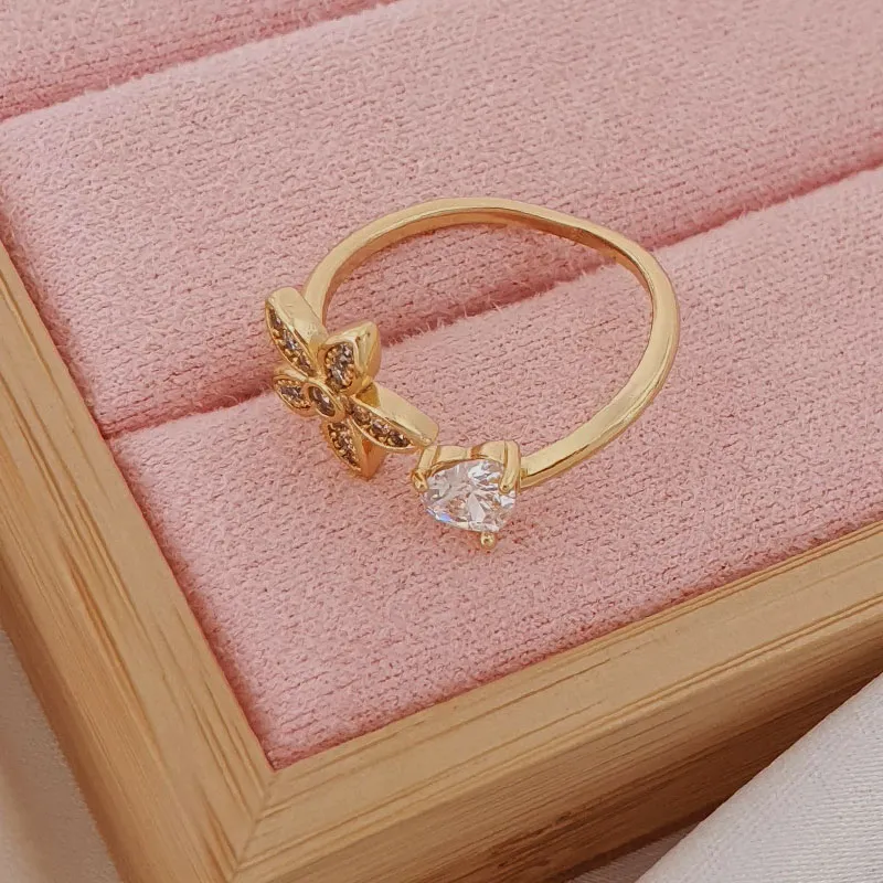 Anel Regulável Detalhe Flor e Coração Zircônia Folheado (Alta fusão)Dourada em Flash Ouro 18k