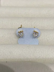 Brinco Triangulo Zirconia Cristal Folheado a Ouro 18k