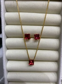 Conjunto Quadrado com Zircônias Folheado a Ouro 18K